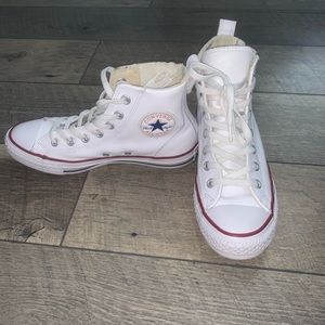 Women’s white chuck Tyler convers